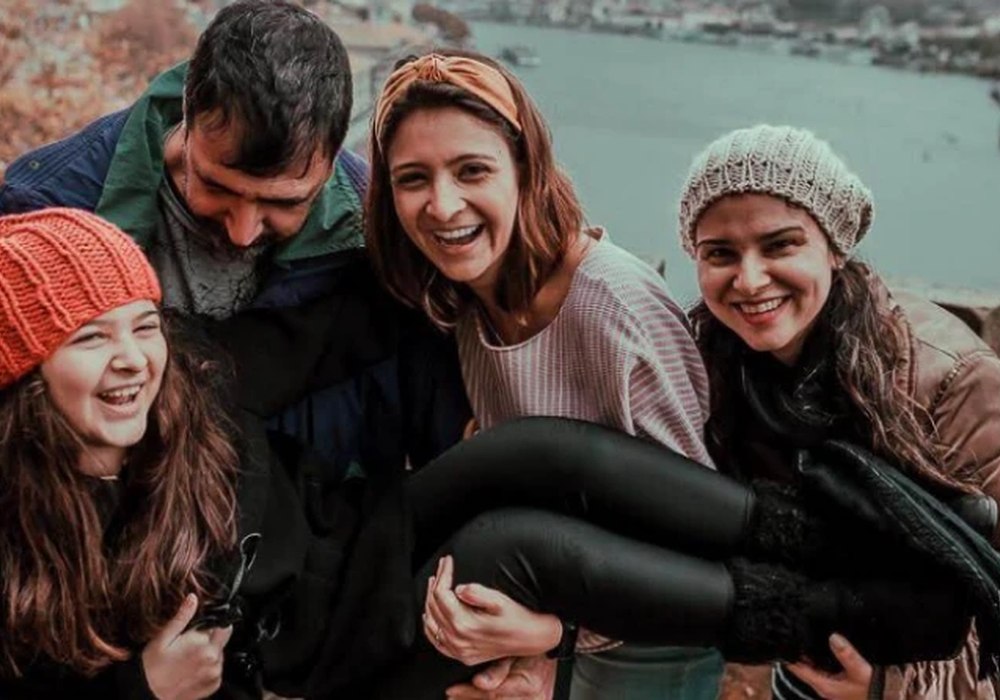 Grupo de brasileiros viajando pela Europa